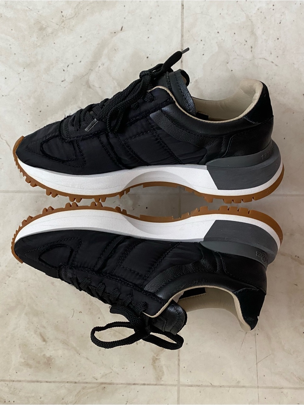 $690 Maison Margiela Black Leather Suede Gum Sole 50-50 Low Top Sneakers Size 7 - Picture 5 of 15
